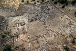 Το αρχαίο θέατρο της Αιτωλοακαρνανίας που ξεχωρίζει για το… σχήμα του