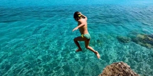 Κρυονέρι: Η κρυφή, εξωτική παραλία της Λευκάδας (video)