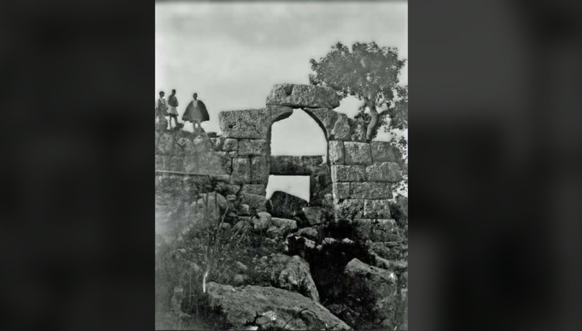 Η Αυλόπορτα της Παλαιομάνινας: Όταν ο Αχελώος περνά μέσα από την Ιστορία